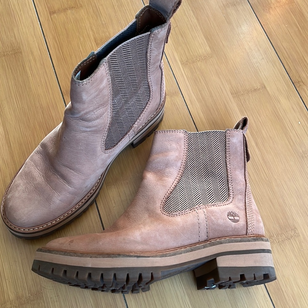 Timberland Size 7 Courmayeur Valley Chelsea boots in Taupe Nubuck